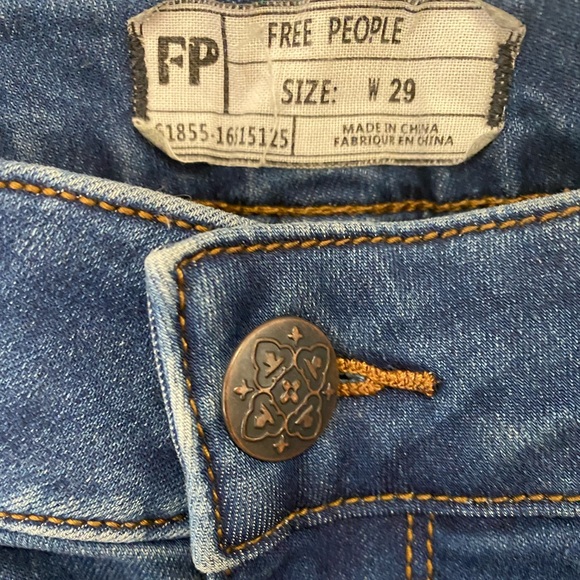 FREE PEOPLE HIGH WAIST BLUE WASH JEANS - Picture 5 of 5